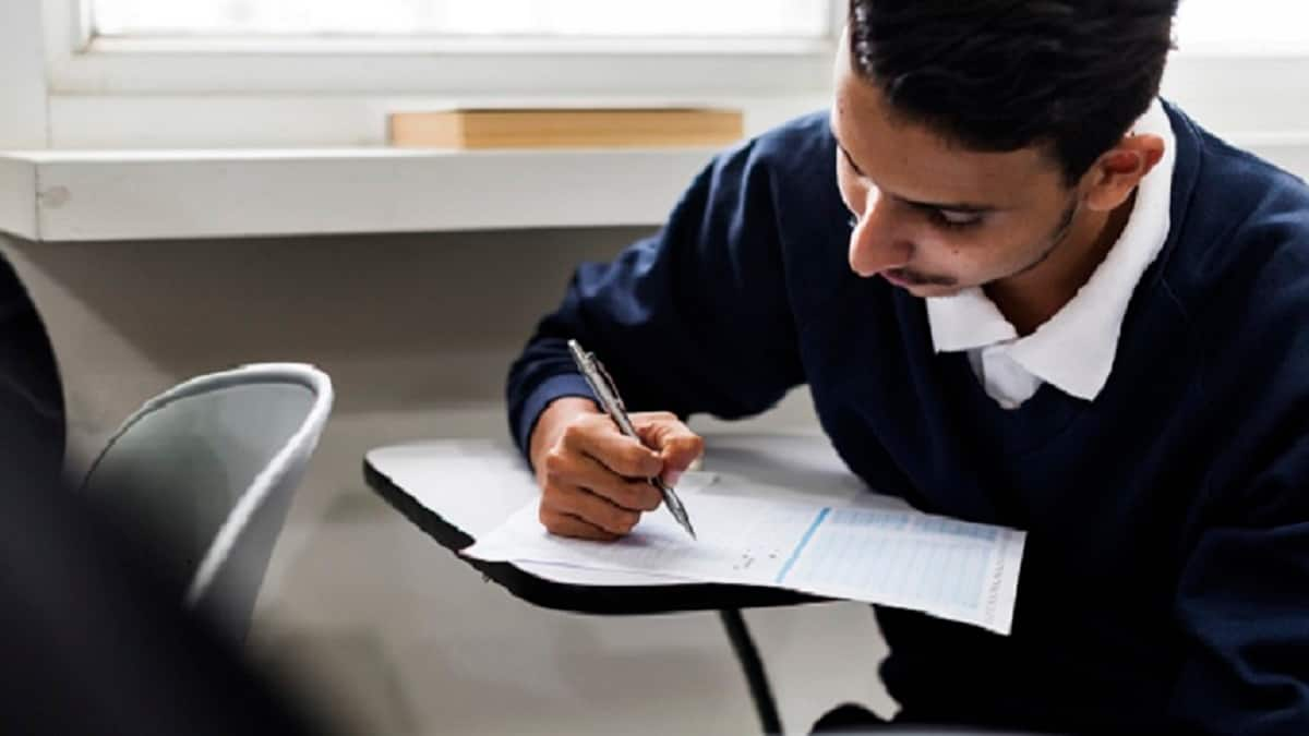 Last date to pay exam fees for 2nd PUC board exam 2025 is December 12. (Representational image: Freepik)