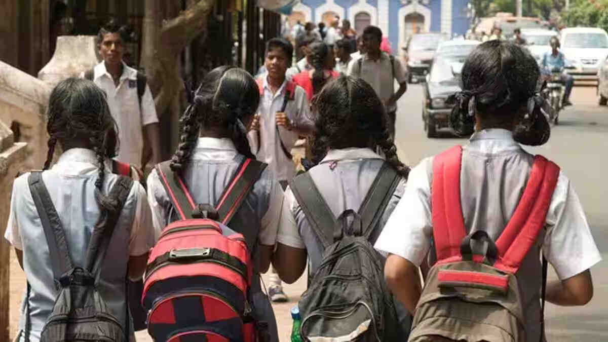 Maharashtra reverts to decentralized school uniform distribution for over 44 lakh students