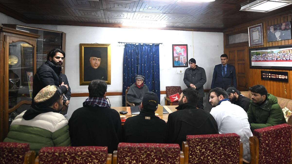 JK CM meets students protesting against reservation policy. (Image: Omar Abdullah/official X account)