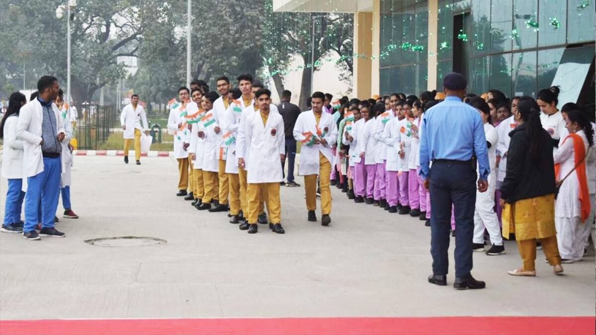 Sexual assault at AIIMS Gorakhpur; students protest, guard apprehended. (Image: AIIMS Gorakhpur/official website)