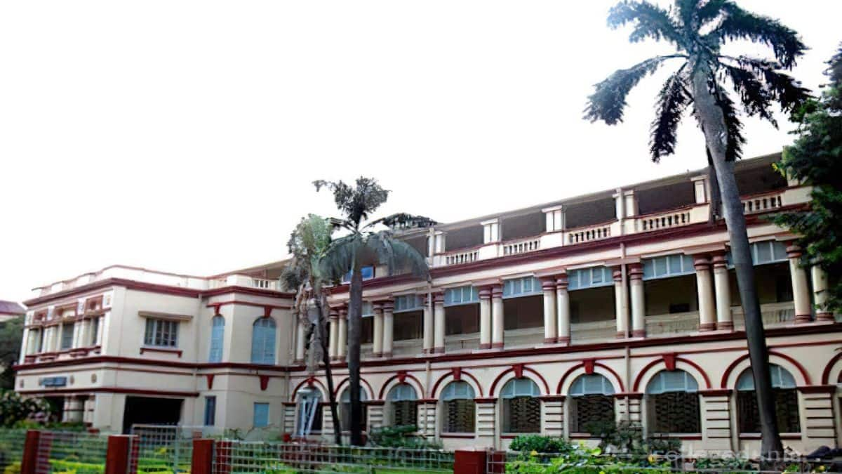 West Bengal's public universities must be strengthened, say teachers (Image : Jadavpur University / official website)