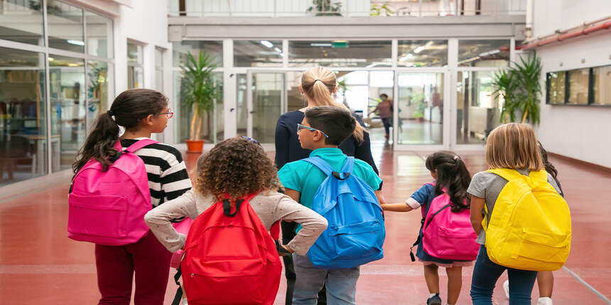 The government has classified the weight of students' bags according to their Class. (Image: freepik/pch.vector)