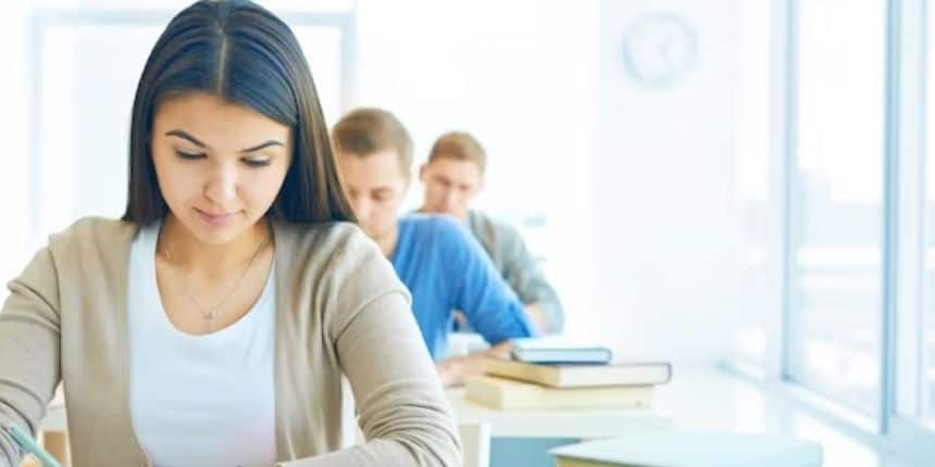 जेईई मेन एग्जाम 4 से 15 अप्रैल तक आयोजित की जाएगी। (प्रतीकात्मक-फ्रीपिक)