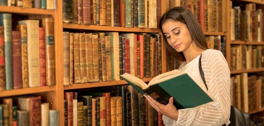 एनसीईआरटी स्कूल की पाठ्यपुस्तकों में बदलाव देखने को मिल सकता है। (प्रतीकात्मक-फ्रीपिक)