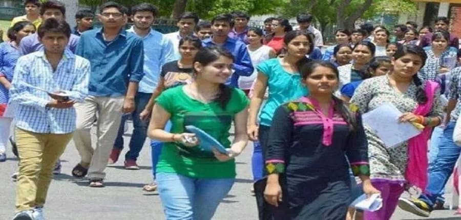 नीट यूजी एग्जाम 4,750 परीक्षा केंद्रों पर आयोजित की गई थी। (स्त्रोत-पीटीआई)