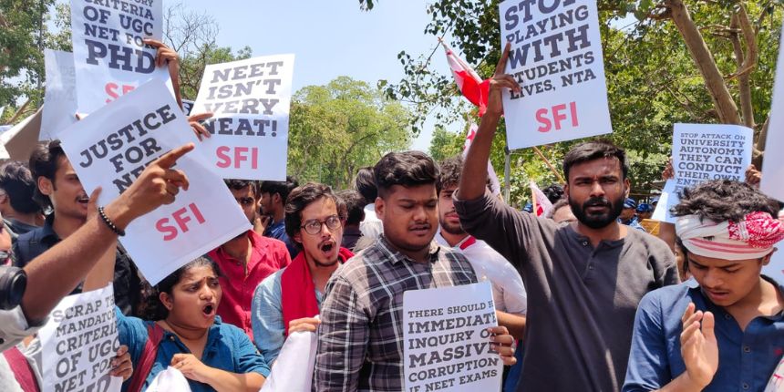 students federation of india (SFI) members holding protest at Ministry of Education in New Delhi. (Image: SFI)