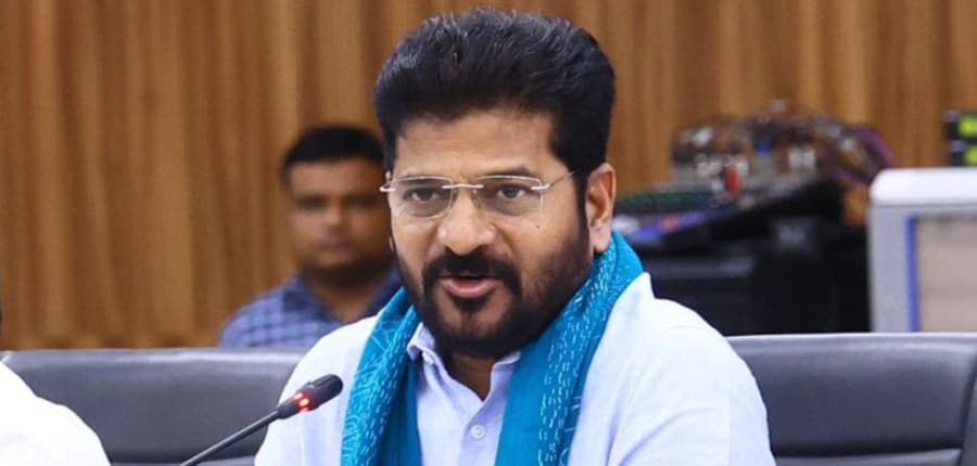तेलंगाना सीएम रेवंत रेड्डी ने यूपीएससी प्रीलिम्स परीक्षा पास करने वाले अभ्यर्थियों को 1 लाख रुपये देने की योजना शुरू की। (स्त्रोत-'एक्स/सीएम रेवंत रेड्डी')