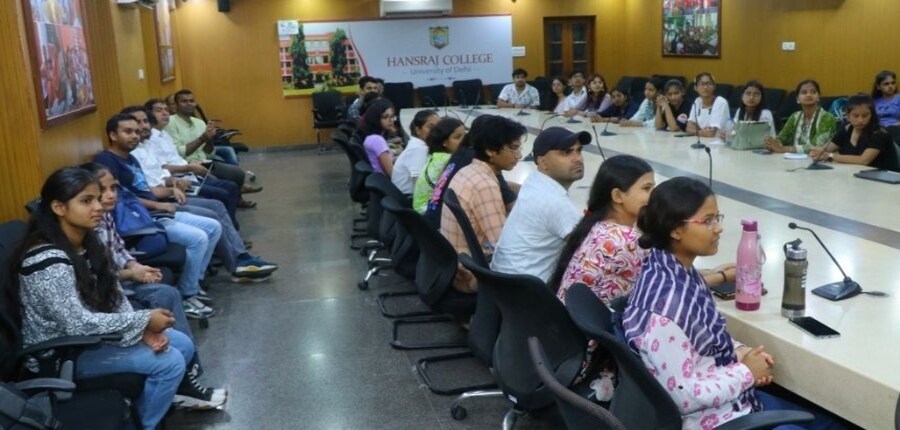 इस अवसर पर हंसराज कॉलेज की प्रिंसिपल प्रो. रमा ने मुख्य अतिथि के रूप में भाग लिया। (इमेज-आधिकारिक)