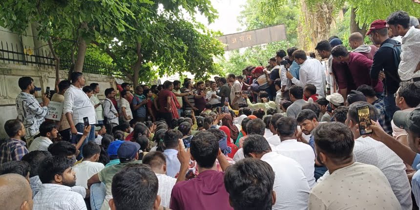 UP teaching job aspirants demand vacancies, stage protests. (Image: Protests by students/official X account of Rajesh Yadav)