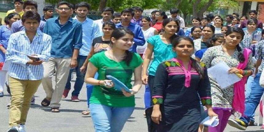 UPSC students delegation meets MCD commissioner Ashwani Kumar amid ongoing protests. (Image: PTI)