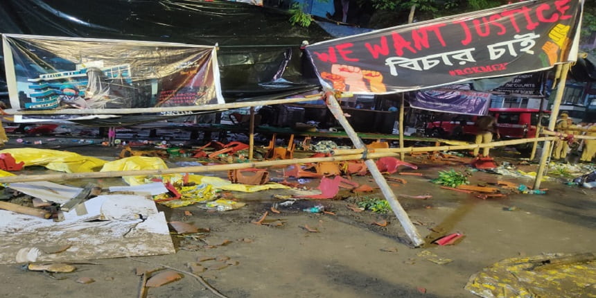 A mob masquerading as protestors, entered the RG Kar hospital premises, vandalized the medical college property. (Image source: Dr Trinesh Mondal)