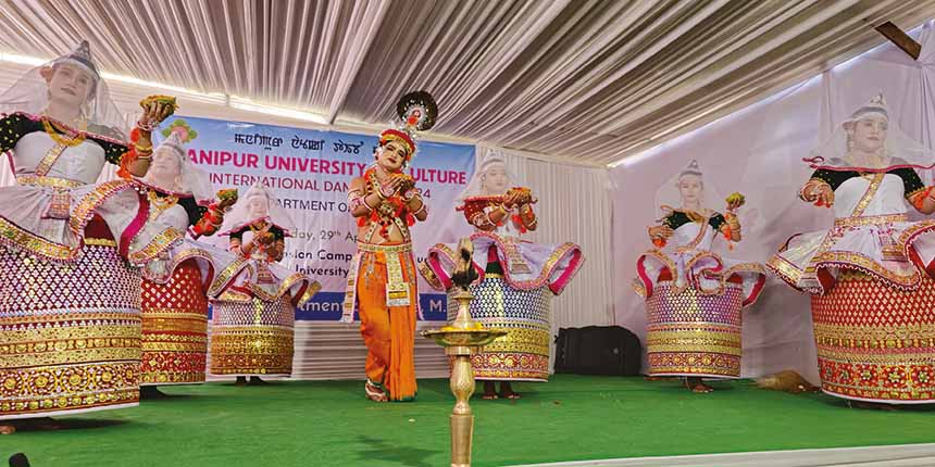 Students performing Manipuri dance ( Image : Laurembam Surjit Singh)