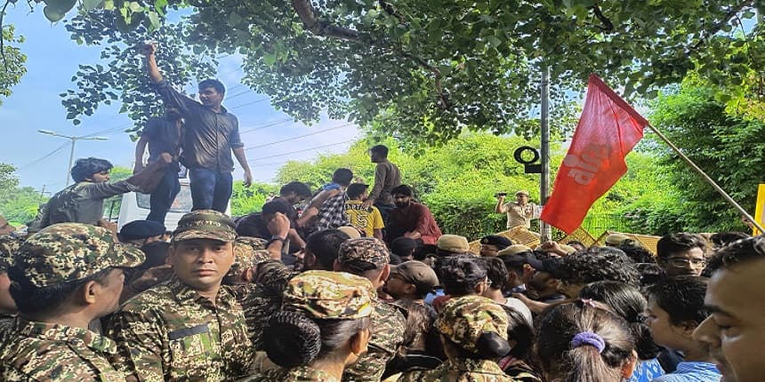 JNUSU students were stopped from taking out a march to the education ministry's office by the police personnel on Friday. (Image; X/ @Dipankar_cpiml)