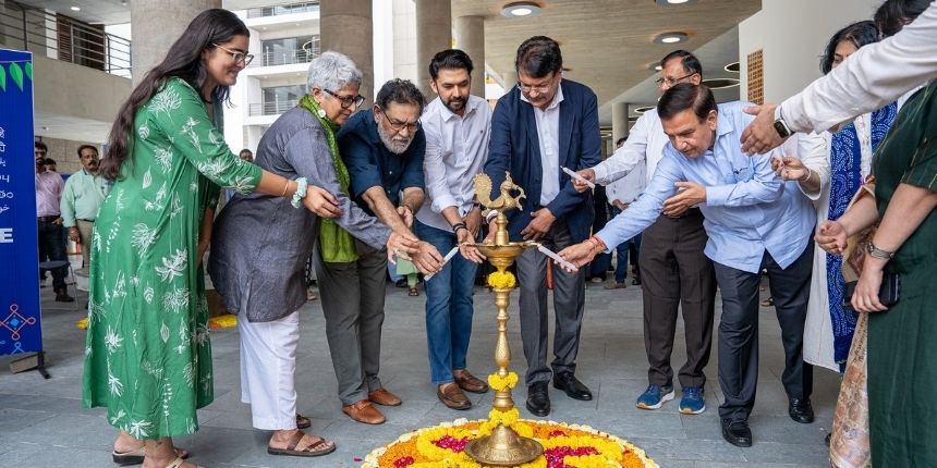 अनंत राष्ट्रीय विश्वविद्यालय के नए छात्र आवास को अहमदाबाद स्थित आर्य आर्किटेक्ट्स द्वारा डिजाइन किया गया है।