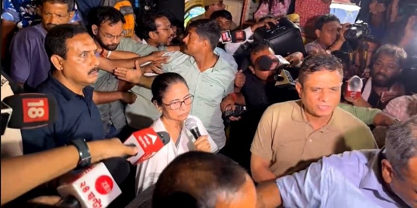 West Bengal chief minister Mamata Banerjee addressing the protesting doctors. (Image: X/ @_TheEnigmous)