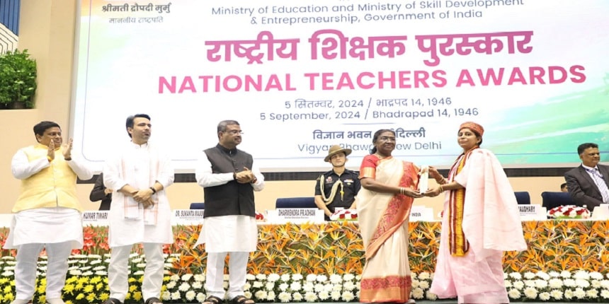 The National Teachers Award 2024 winners received medals and cash prize from the President Droupadi Murmu. (Image: X/@dpradhanbjp)