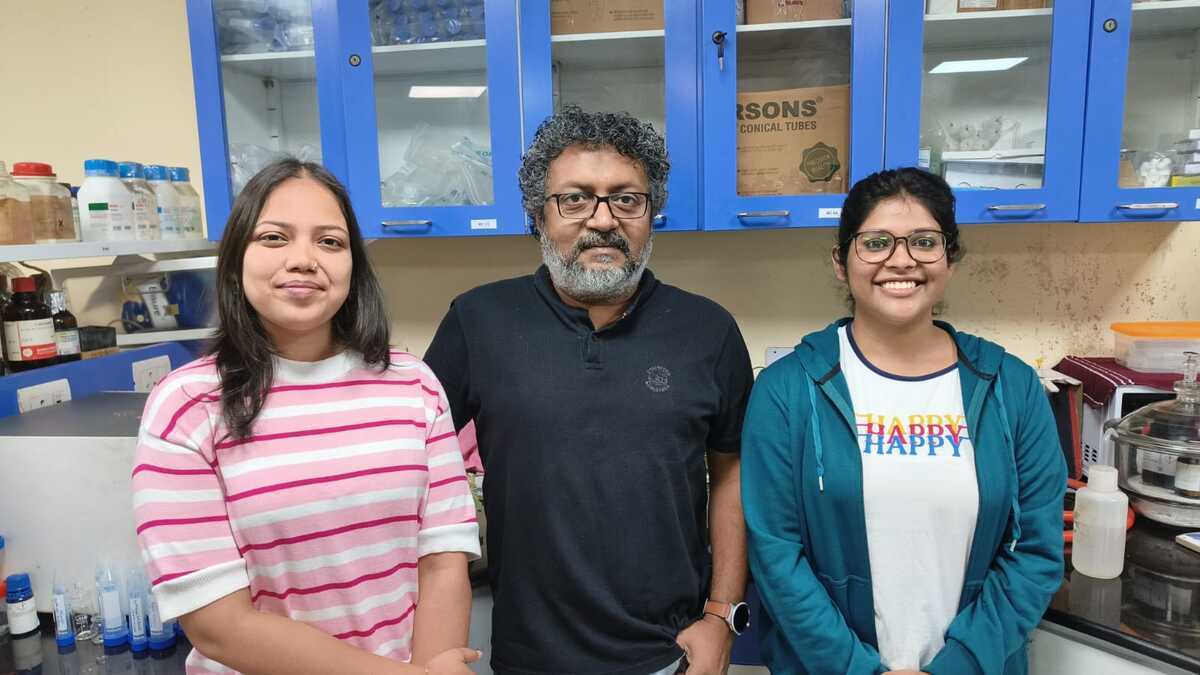 (In the middle) Debapratim Das, professor at IIT Guwahati along with his research students. (Image source: Official)