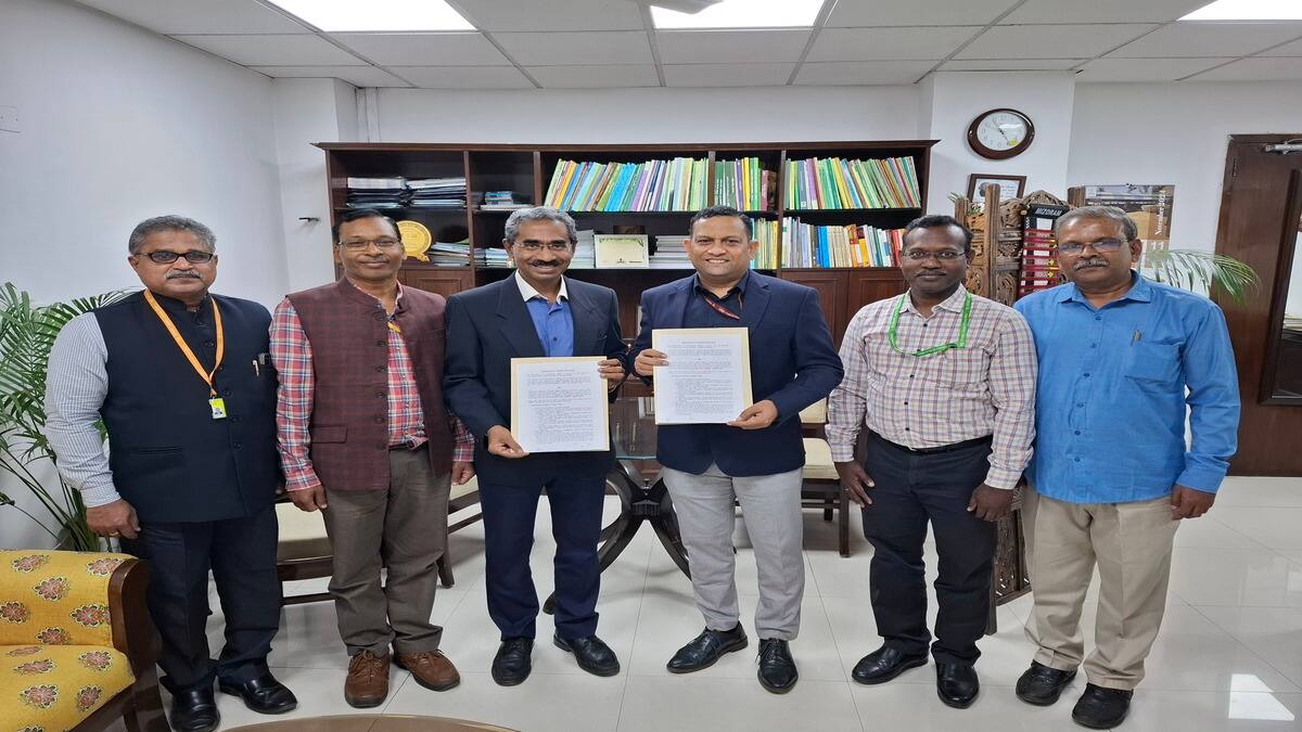 N Selvam, joint director (extension); D David Rajkumar, joint director (extension); Thillai Rajan A, professor, IIT Madras and head, centre for research on startups, with others. (Image source: Official)