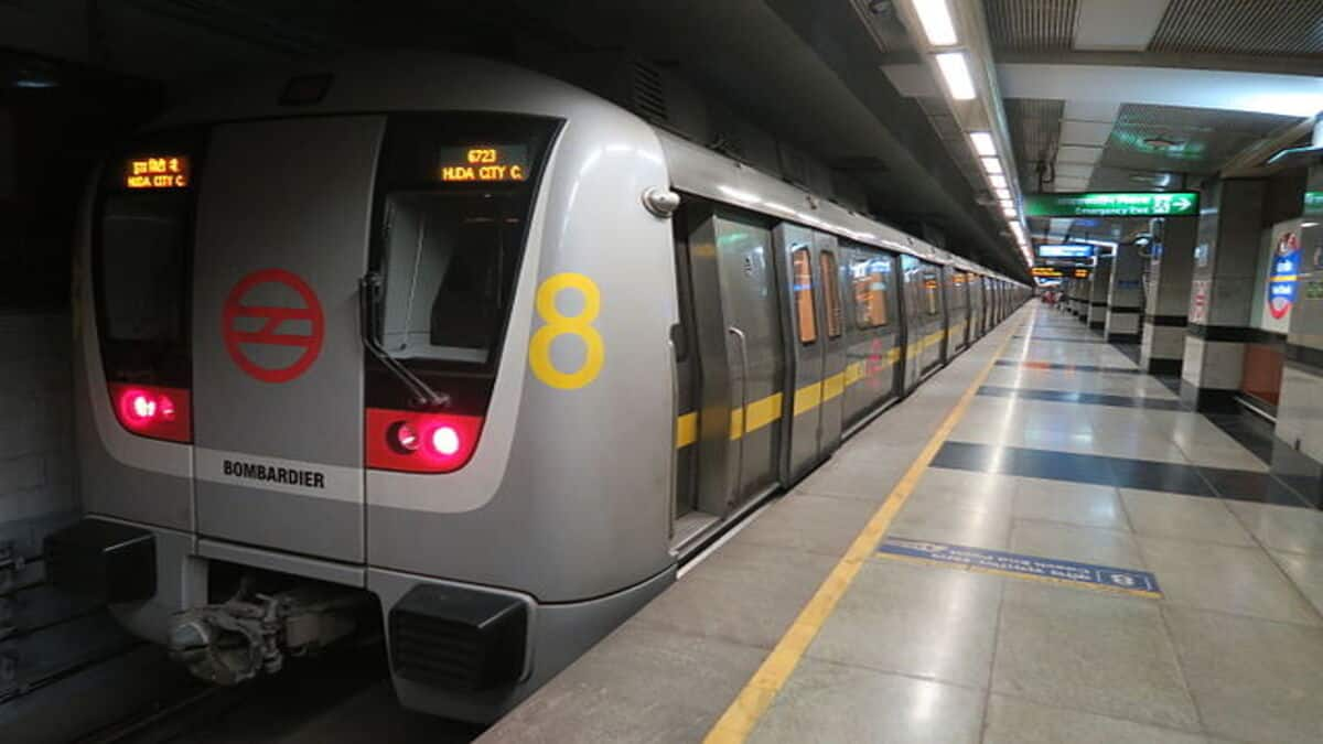 Arvind Kejriwal demands 50% rebate for students in Delhi Metro. (Image source: Wikimedia Commons)