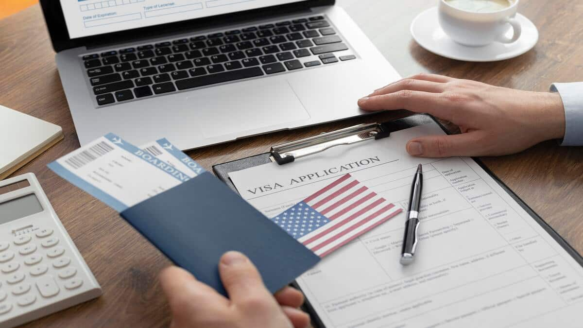 What are different US Nonimmigrant Visas?