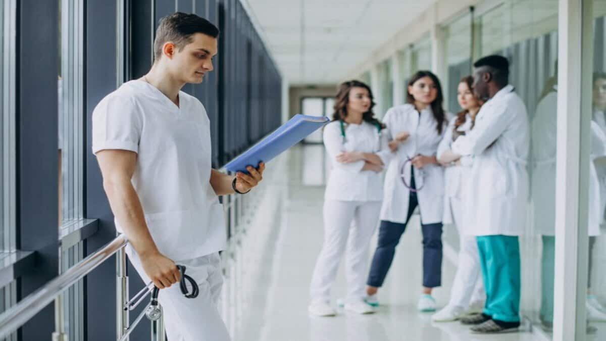 AICC general secretary Jairam Ramesh questions govt's decision to lower NEET PG cut-off. (Image source: Freepik)