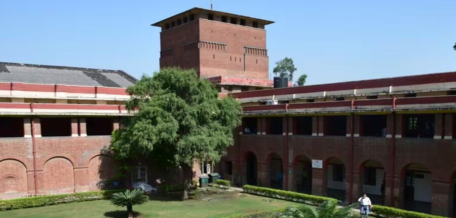 'समर्पण समारोह' सुबह 10 बजे दिल्ली विश्वविद्यालय के कन्वेंशन हॉल में आयोजित किया जाएगा। (इमेज-आधिकारिक)