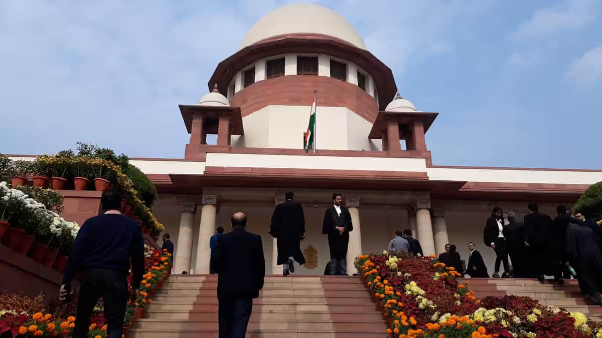 Supreme Court hints at moving CLAT 2025 cases to Punjab and Haryana HC. (Image: Wikimedia Commons)