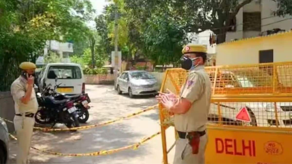 10 जनवरी को दिल्ली पुलिस ने बताया था कि उन्होंने बम की धमकी देने के आरोप में 12वीं कक्षा के एक छात्र को हिरासत में लिया। (इमेज-पीटीआई)