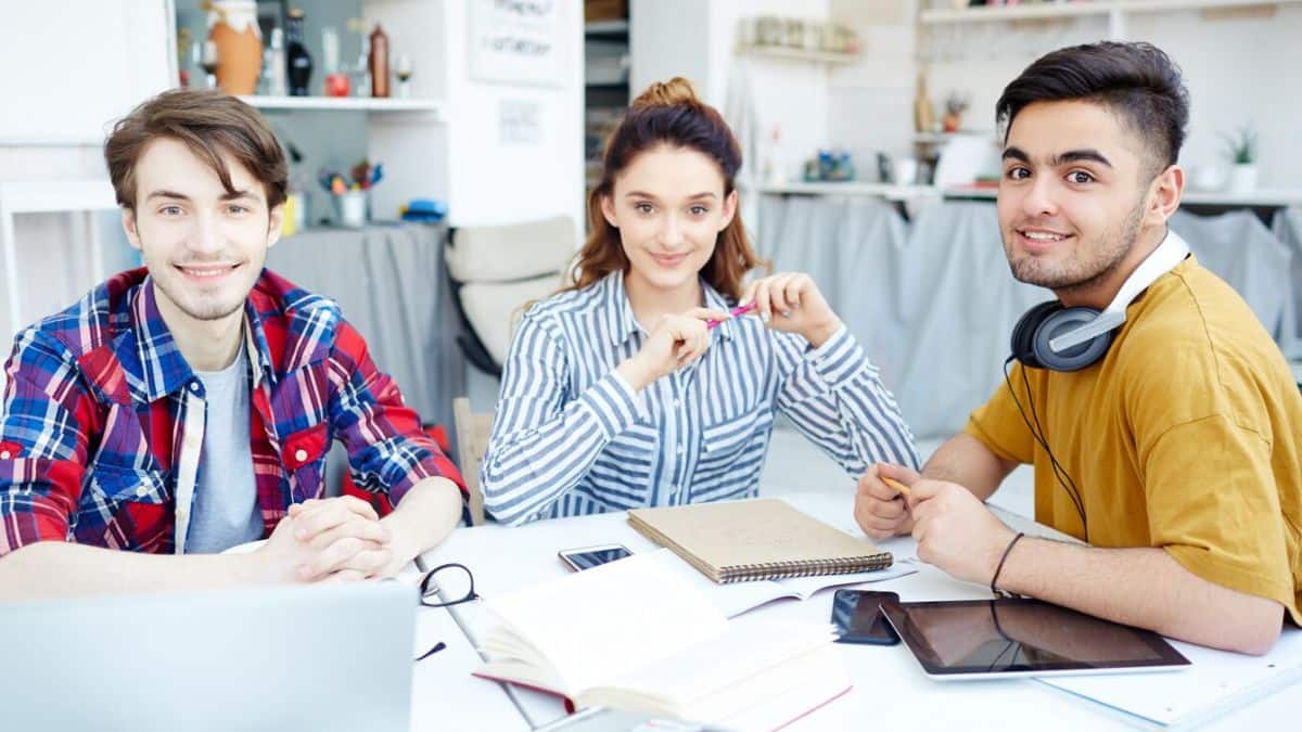 आईबी जेआईओ 2025 परीक्षा कंप्यूटर आधारित टेस्ट (CBT) मोड में आयोजित की जाएगी। (प्रतीकात्मक-फ्रीपिक)