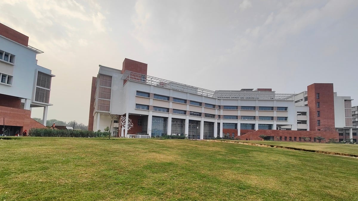 SAU students protest alleged sexual assault on campus. (Image: SAU/Facebook)