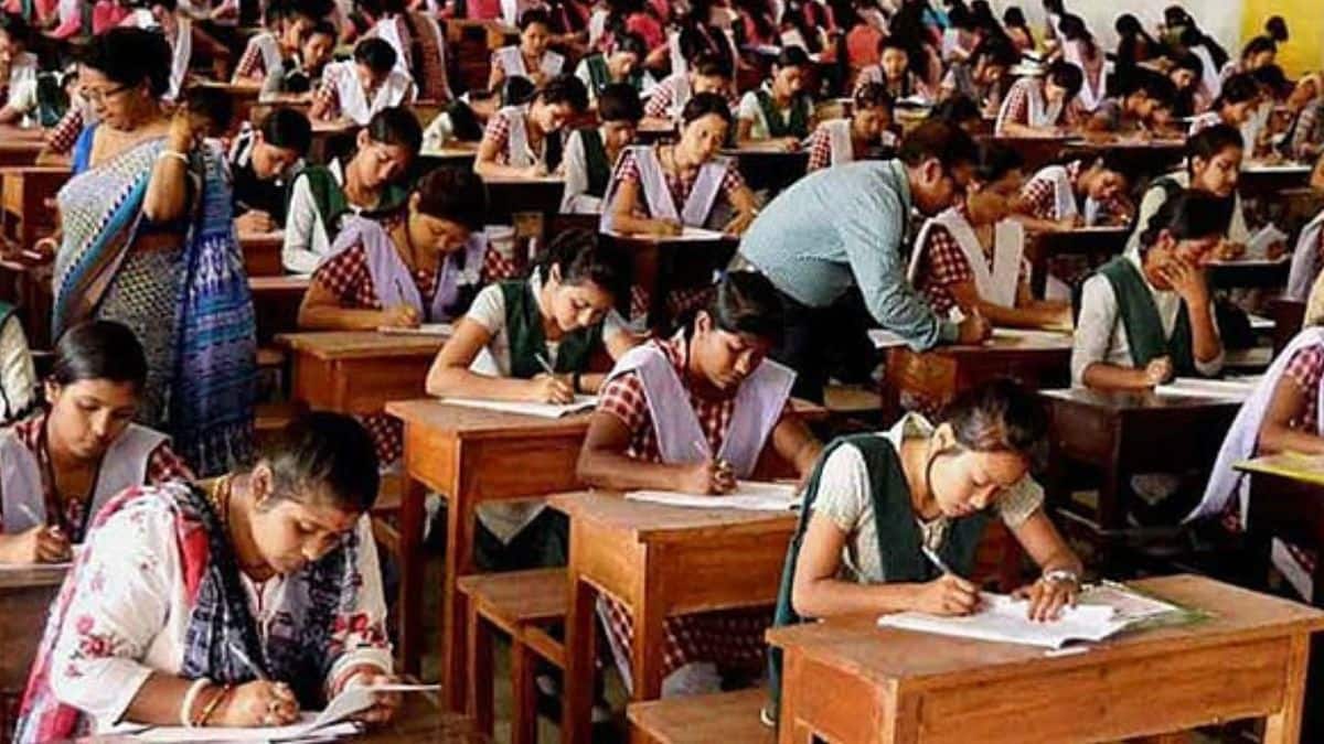 The new CBSE two exam policy notes that the date sheets are tentative, intended to help students, teachers, and schools plan study schedules.( Image credits: Wikimedia commons)