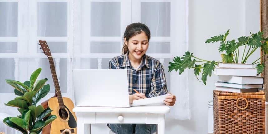 यूपी असिस्टेंट टीचर भर्ती 2025 एग्जाम शेड्यूल 8 विषयों के लिए जारी किया गया है। (प्रतीकात्मक-फ्रीपिक)