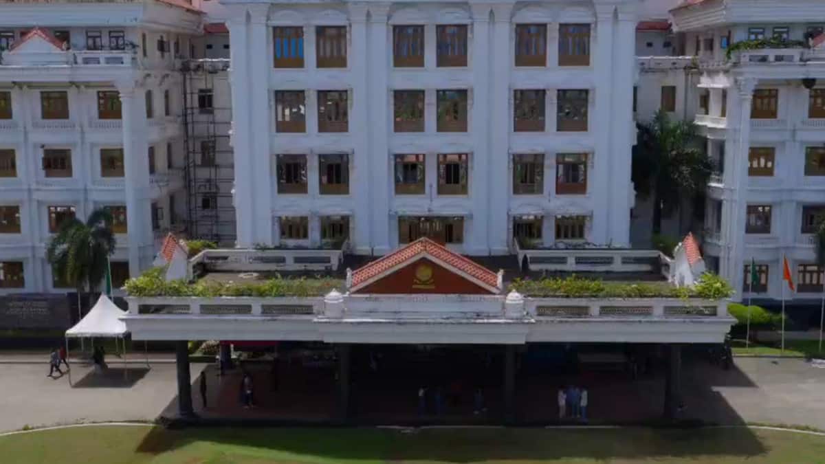 The AEEE 2026 syllabus is based on Class 11 and 12 subjects such as Physics, Chemistry, Mathematics, and English. (Image source: Offiical Amrita X account)