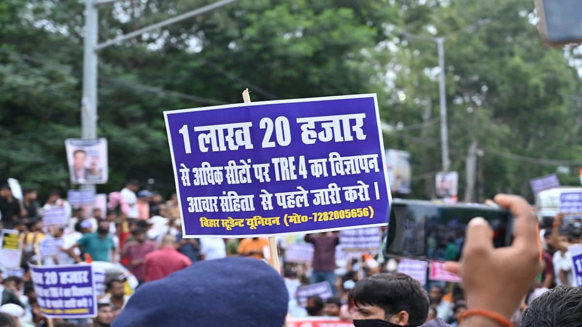 BPSC TRE 4 aspirants protest today in Patna. (Image source: X/ @Impremkashyap)
