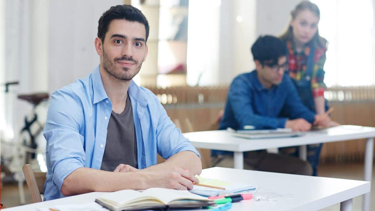 फॉरेन मेडिकल ग्रेजुएट दिसंबर 2025 परीक्षा के लिए आवेदन करने की अंतिम तिथि 4 दिसंबर है। (प्रतीकात्मक-फ्रीपिक)