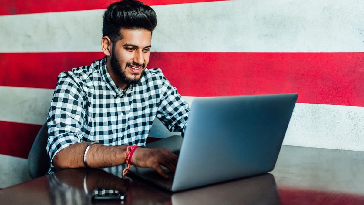 आरआरबी एनटीपीसी यूजी 2025 भर्ती परीक्षा 7 अगस्त से 9 सितंबर तक विभिन्न केंद्रों पर आयोजित की गई। (प्रतीकात्मक-फ्रीपिक)