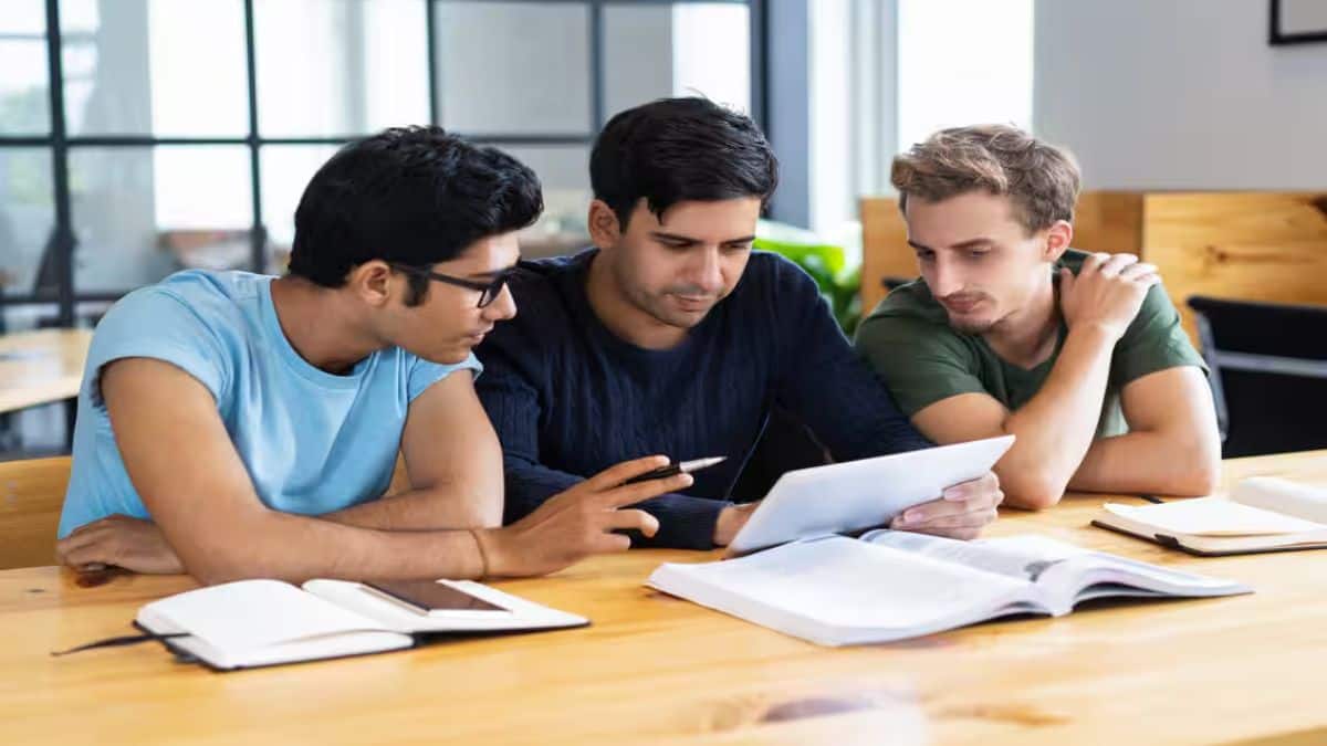 एनवीएस, केवीएस भर्ती 2025 के लिए एप्लीकेशन प्रोसेस 14 नवंबर से शुरू हो गया है और 4 दिसंबर तक चलेगा। (प्रतीकात्मक-फ्रीपिक)