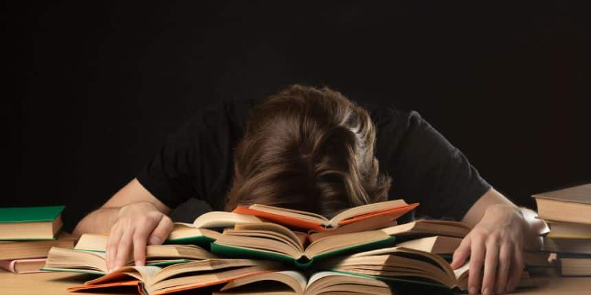 ईशान दो साल से कोटा में जेईई (संयुक्त प्रवेश परीक्षा) की तैयारी कर रहा था। (प्रतीकात्मक-फ्रीपिक)