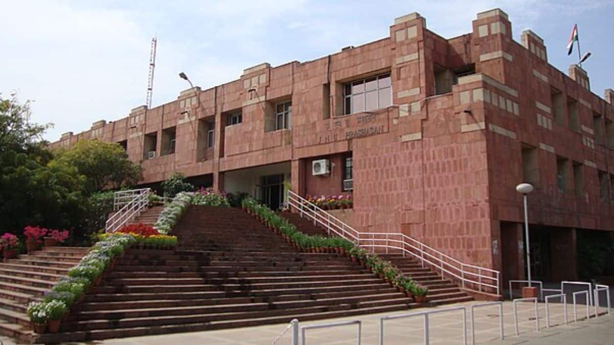 चुनाव समिति के अनुसार, मतगणना रात 9 बजे शुरू होगी और अंतिम परिणाम 6 नवंबर को घोषित किए जाएंगे।(प्रतीकात्मक-विकिमीडिया कॉमन्स)