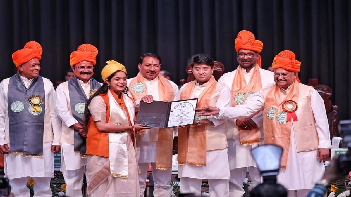 Four female students were also honoured with gold medals at Rajmata Vijayaraje Scindia Agricultural University. (Image: X/@JM_Scindia)