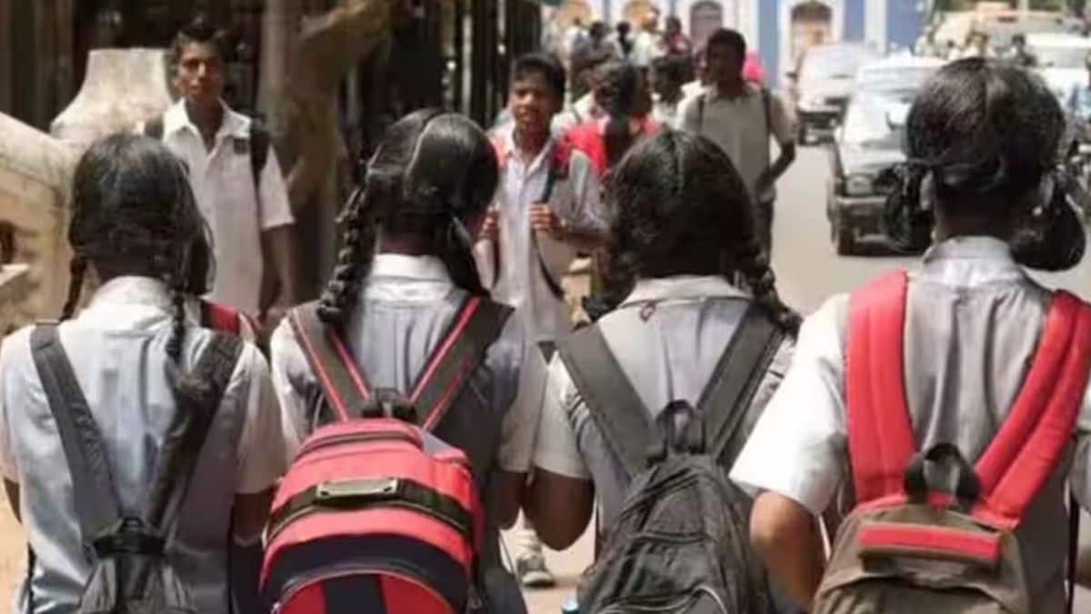 अधिकारियों ने बताया कि विद्यालय परिसरों में तलाशी अभियान चलाया गया, लेकिन अभी तक कुछ भी संदिग्ध नहीं मिला है। (प्रतीकात्मक-विकिमीडिया कॉमन्स)