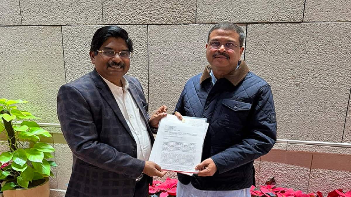 Revised SWAYAM admit card 2025 for Tamil Nadu students on the NTA official website. (Image: DMK MP P Wilson with Union education minister Dharmendra Pradhan/ @PWilsonDMK)