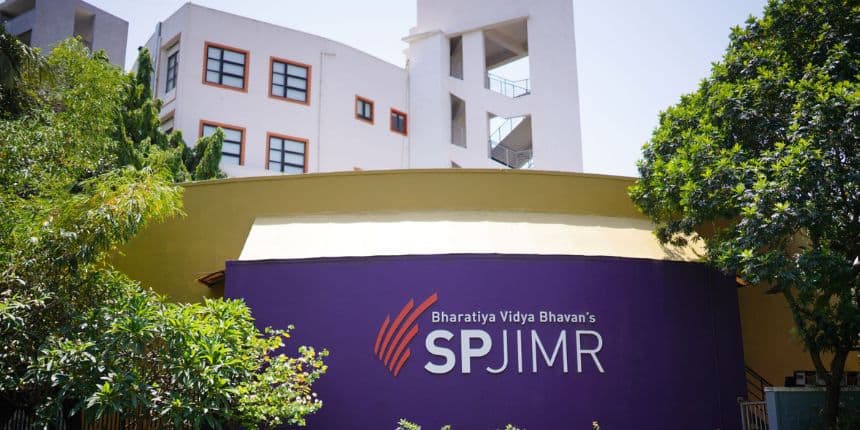 एसपीजेआईएमआर के दो वर्षीय पीजीडीएम पाठ्यक्रम को एआईसीटीई से मान्यता प्राप्त है।