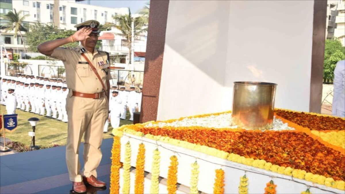 UP Police SI, ASI Recruitment 2025: Candidates will have to appear for a physical efficiency test or physical standard test, followed by a written exam. (Representational image: Wikimedia Commons)