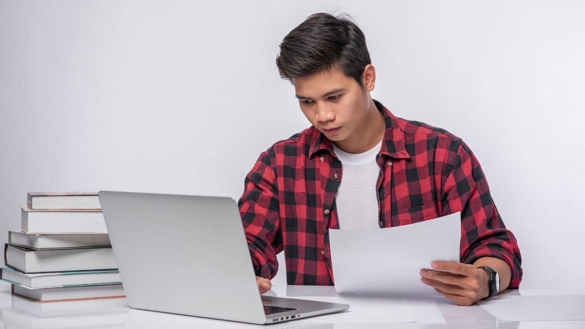 आरएसएसबी फोर्थ ग्रेड भर्ती 2025 अभियान के तहत, कुल 53,749 पदों को भरा जाएगा। (प्रतीकात्मक-फ्रीपिक)