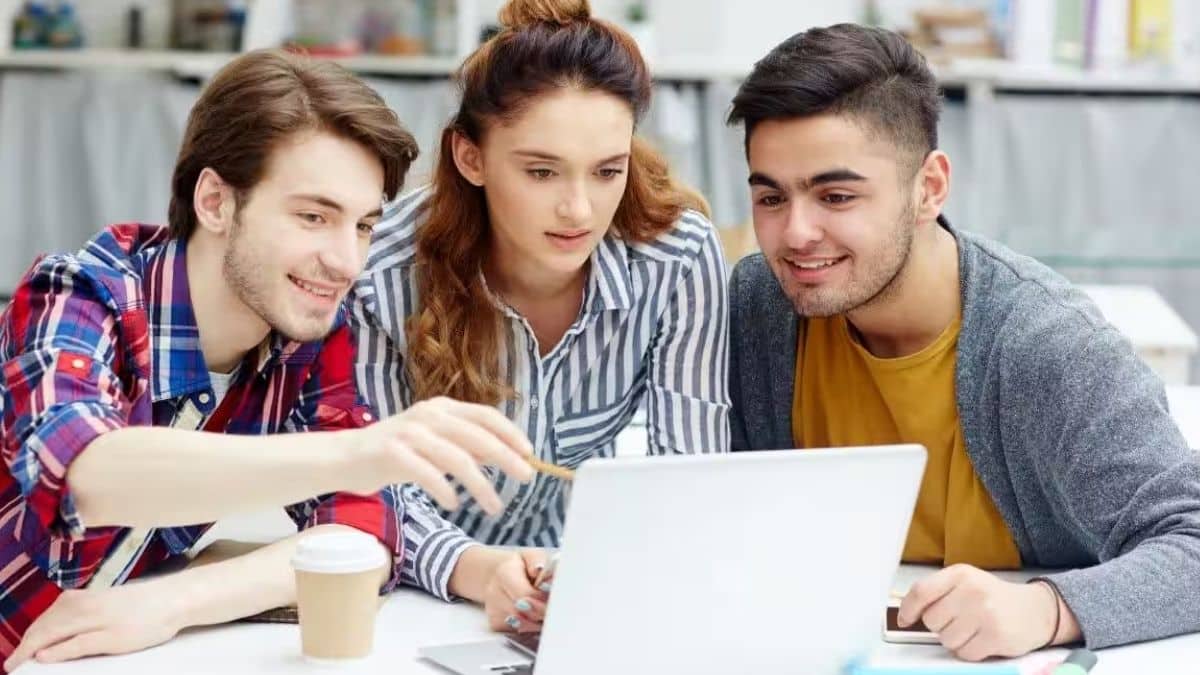 यूपीपीएससी पीसीएस अधिसूचना आयोग की ऑफिशियल वेबसाइट uppsc.up.nic.in पर जारी होगी। (प्रतीकात्मक-फ्रीपिक)