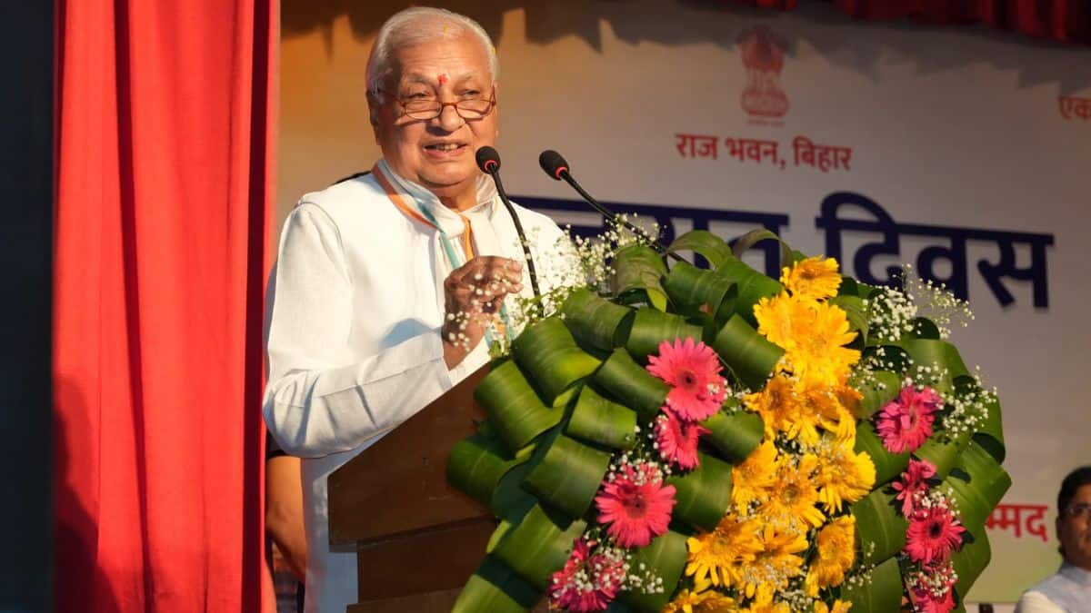 बिहार के राज्यपाल ने कहा कि सरकार अगले 5 वर्ष में एक करोड़ नौकरियां सृजित करने के लिए प्रतिबद्ध है। (इमेज-एक्स/@GovernorBihar)