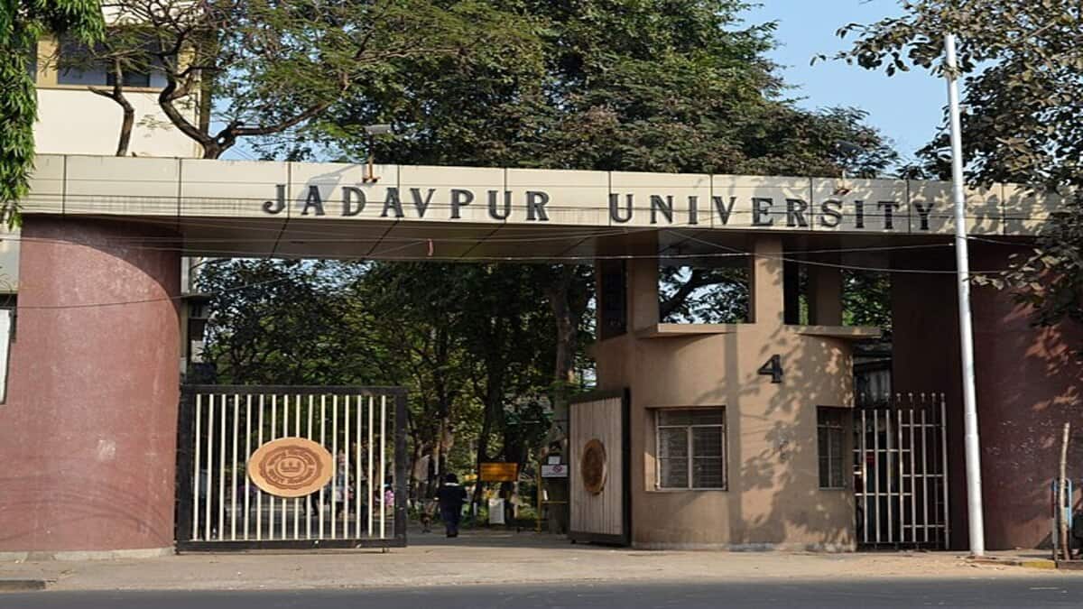 Education minister Bratya Basu says Jadavpur University hijab controversy is under probe (Image: Wikimedia Commons)