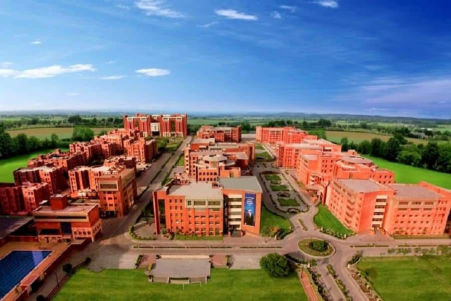 Integrated BBA–MBA at Amity University Noida: Complete Guide to Eligibility, Fees, Scope & Career Options