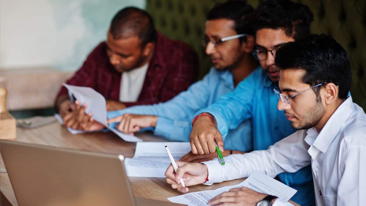 निर्वाचित सरकार, राजनीतिक दलों और अभ्यर्थी परीक्षा स्थगित करने की मांग की थी। (प्रतीकात्मक-फ्रीपिक)